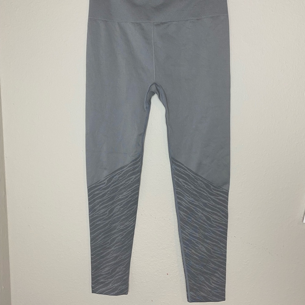 Gray athletic leggings